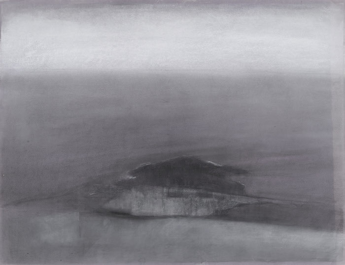 Scogli neri. Pastello e carboncino su carta viola, 2015. 40 x 65 cm. (...)